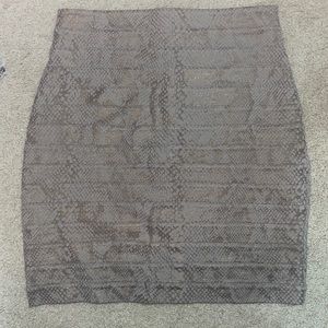 Neutral snake skin print metallic body-con Express skirt size 6